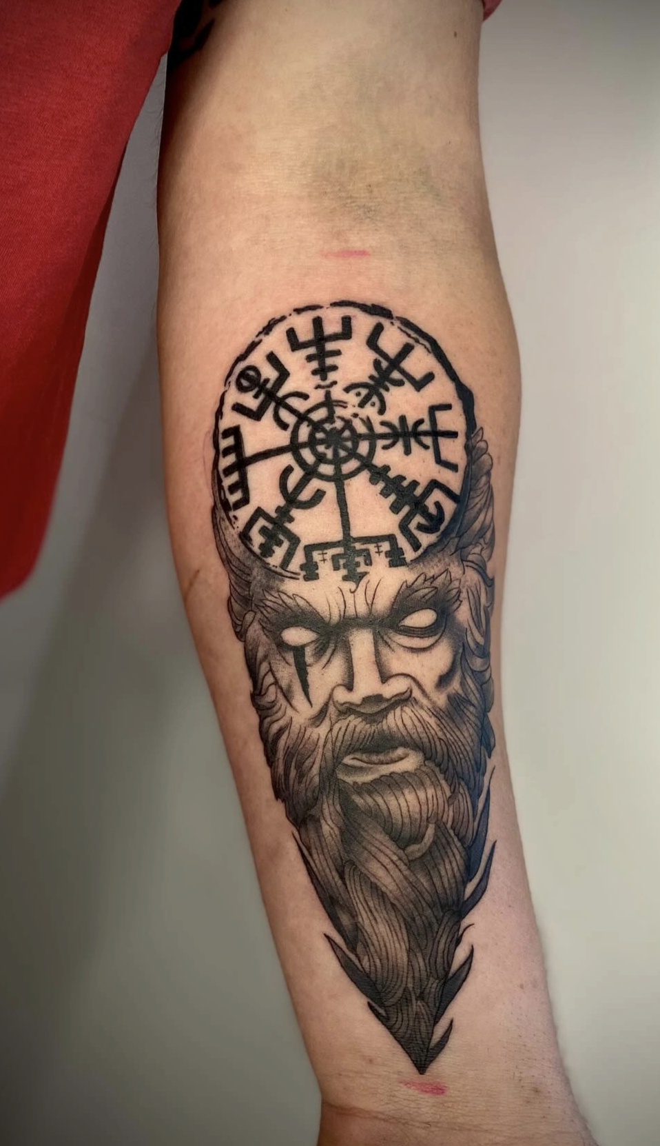 Odin & Vegvísir – Realistic; Artist offen
