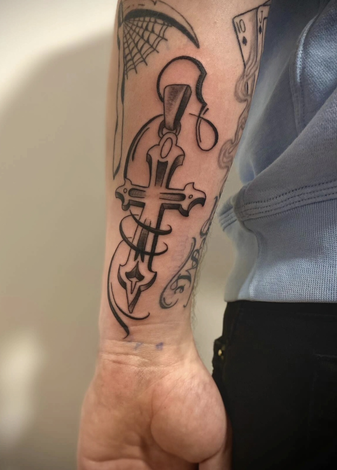 Dolch mit Schlange – Blackwork; Artist offen